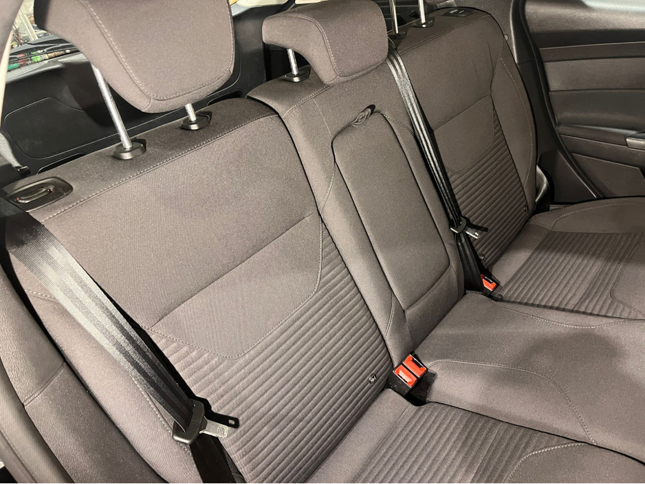 2016 Ford Focus - image 16