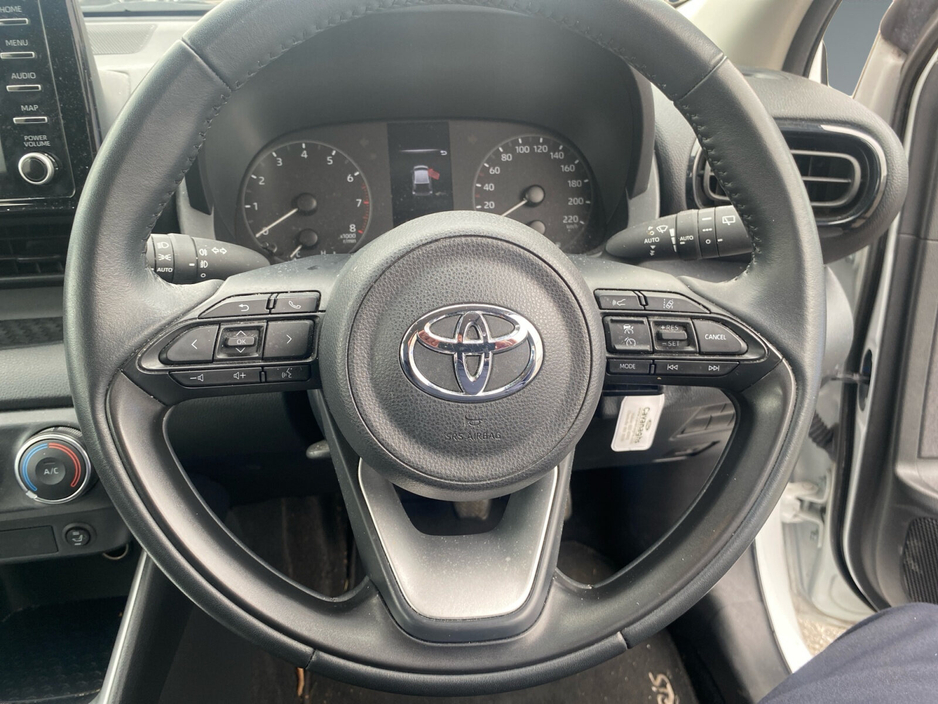 2023 Toyota Yaris - image 11