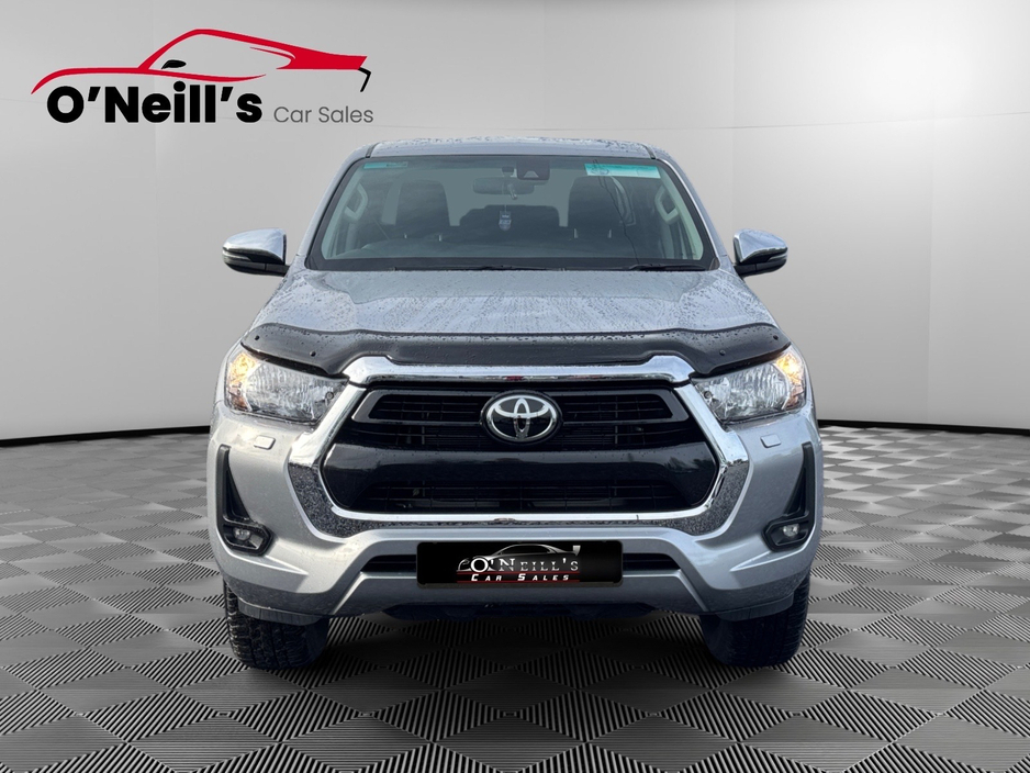 2025 Toyota Hilux - image 4