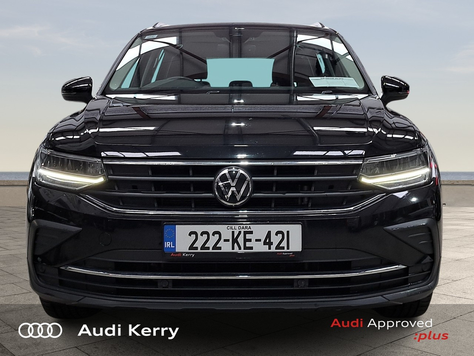 2022 Volkswagen Tiguan - image 2