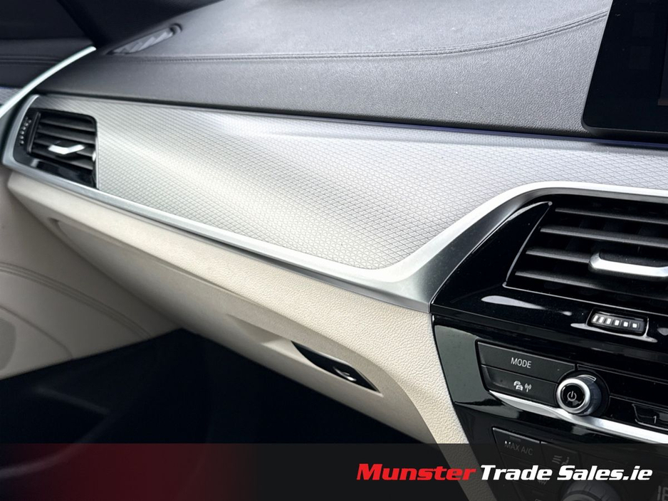 2018 BMW 5 Series - image 16