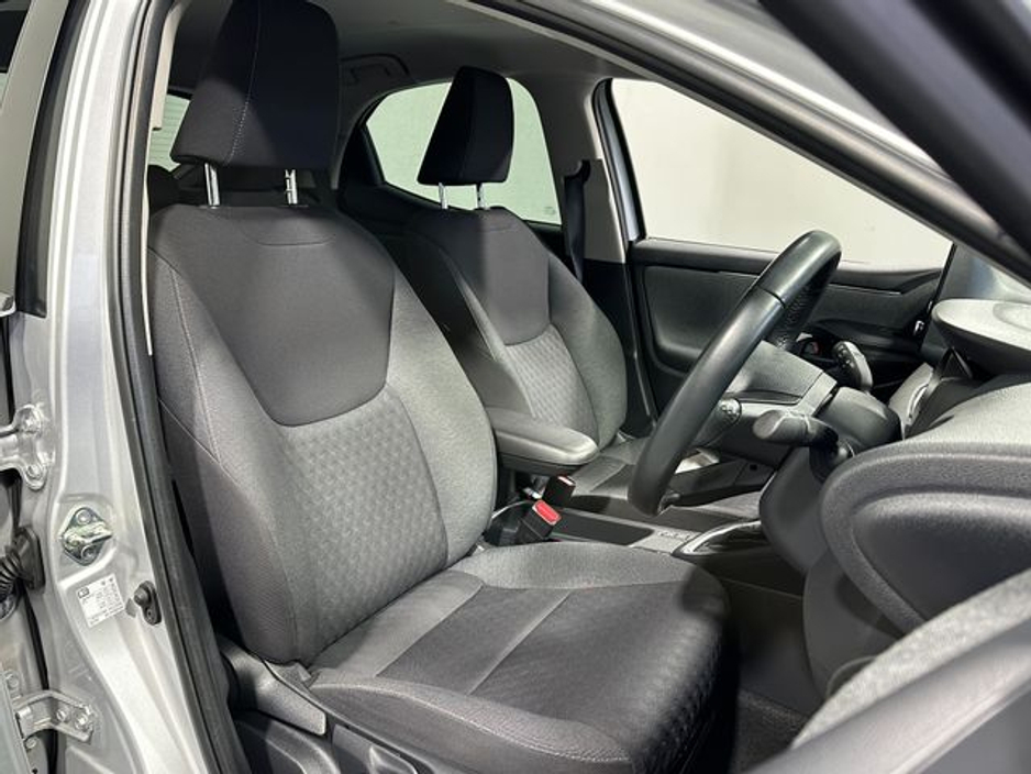 2021 Toyota Yaris - image 10