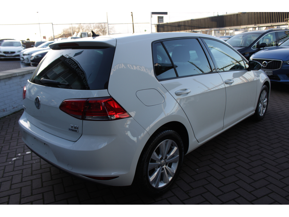 2016 Volkswagen Golf - image 4