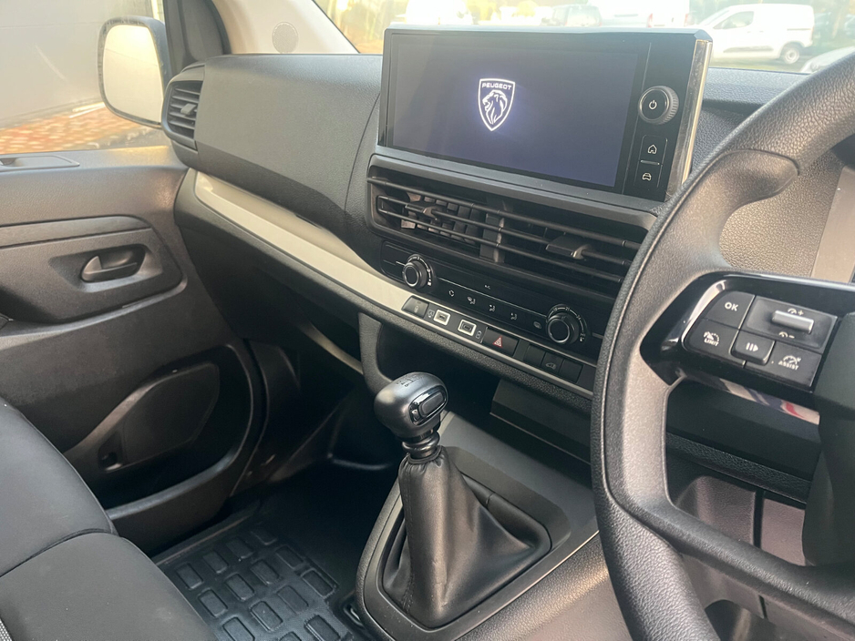 2025 Peugeot Expert  €25,500