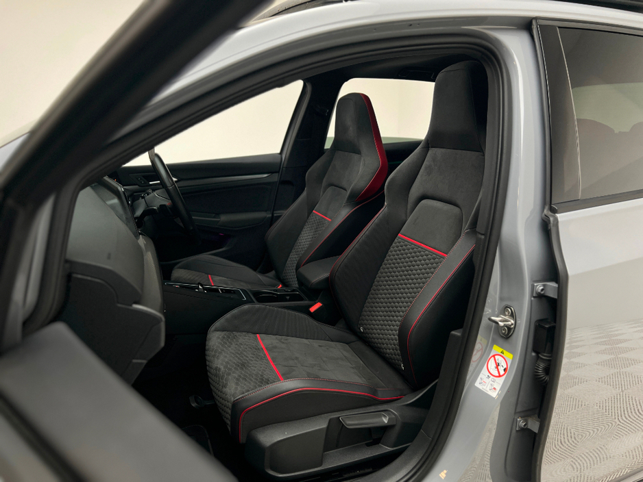 2022 Volkswagen Golf GTI CLUBSPORT 2.0 TSI 300HP *PAN ROOF* €49,990