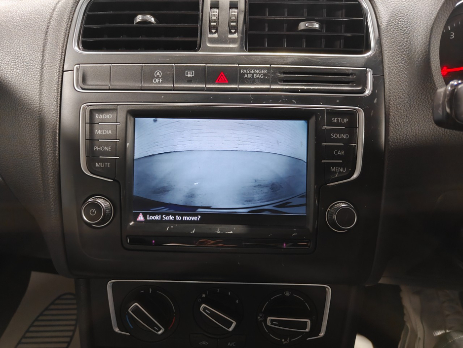 2015 Volkswagen Polo - image 11