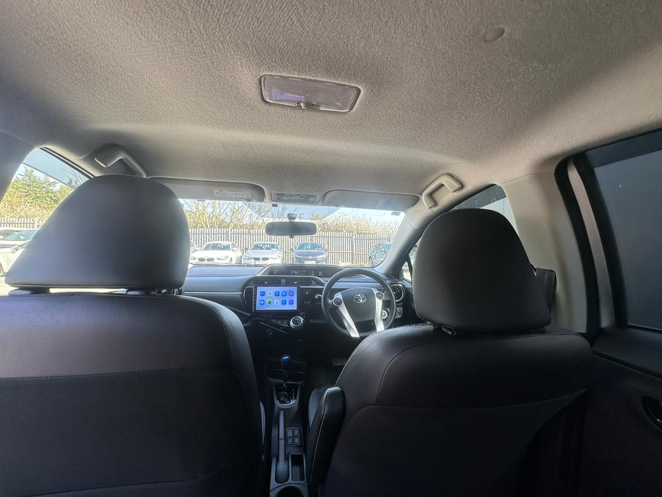 2015 Toyota Aqua - image 17