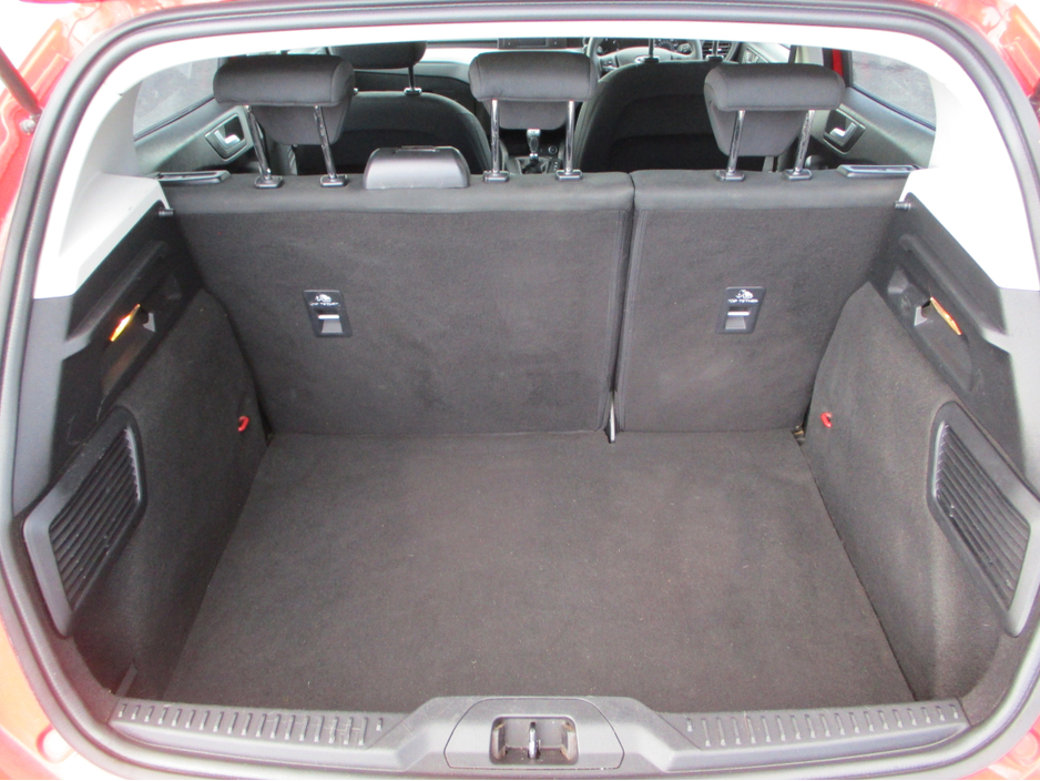 2019 Ford Focus - image 7