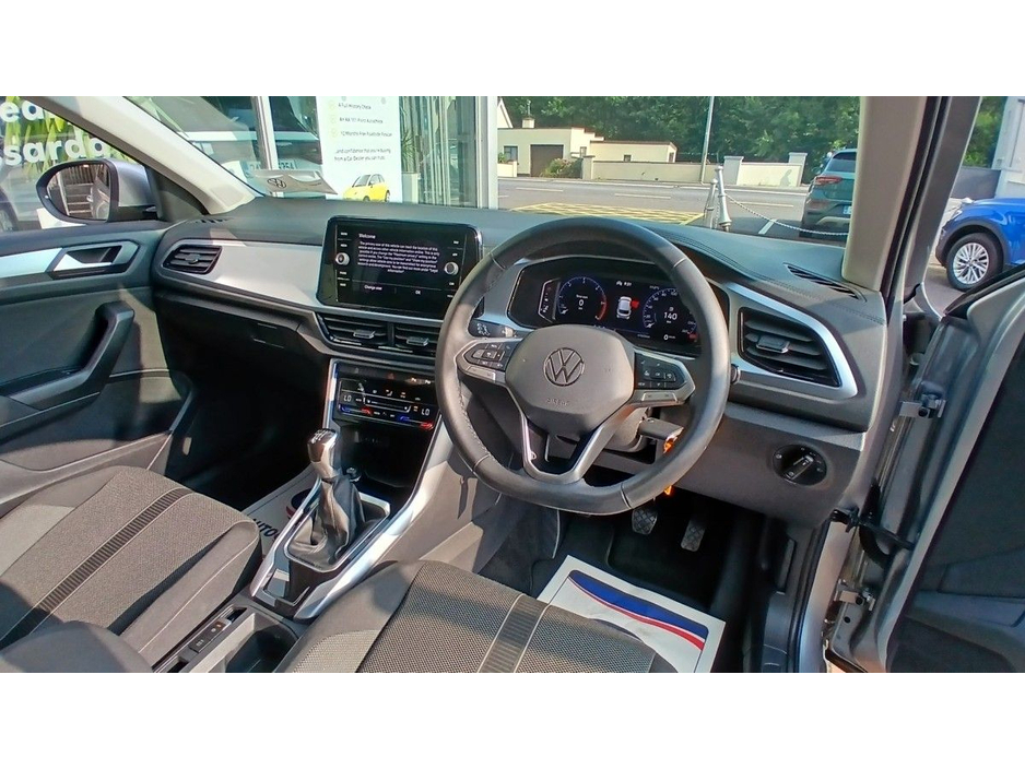 2023 Volkswagen T-Roc 2.0 TDI 116HP Life, Pyrite Silver 46km. €29,950