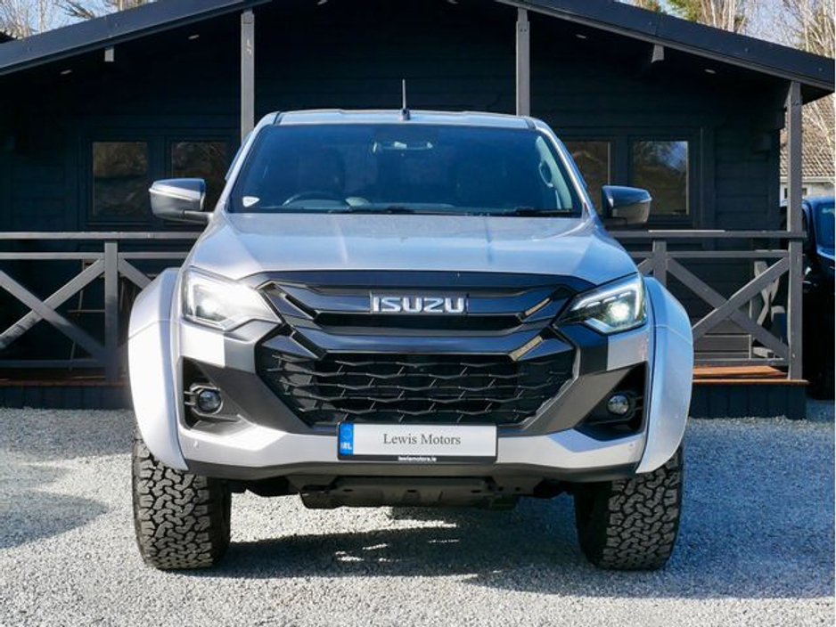 2025 Isuzu D-MAX - image 2