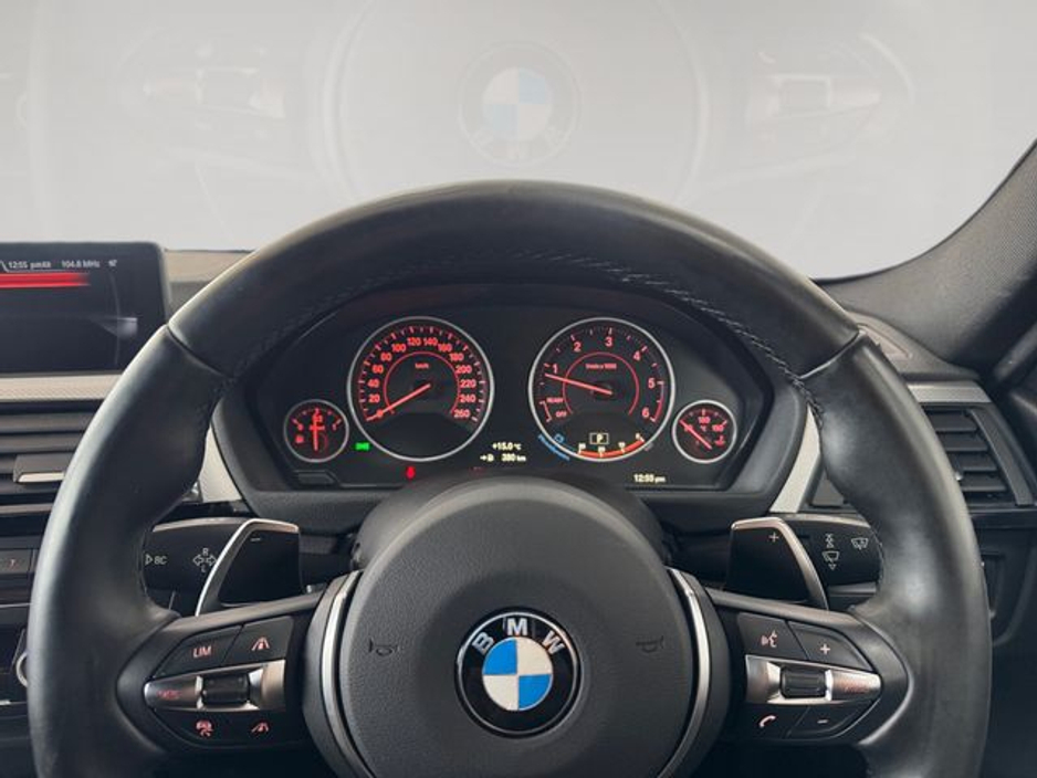 2015 BMW 3 Series - image 13