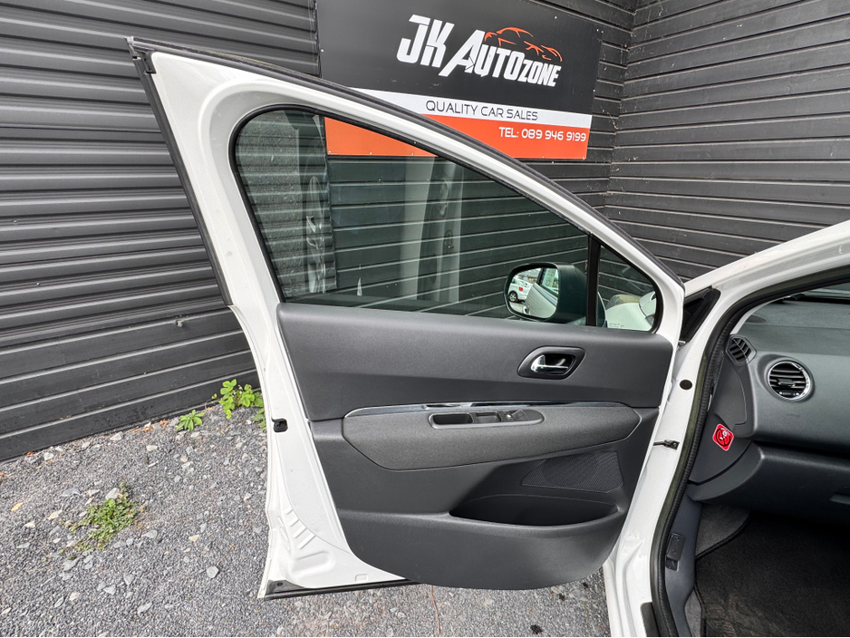 2013 Peugeot 5008 - image 14