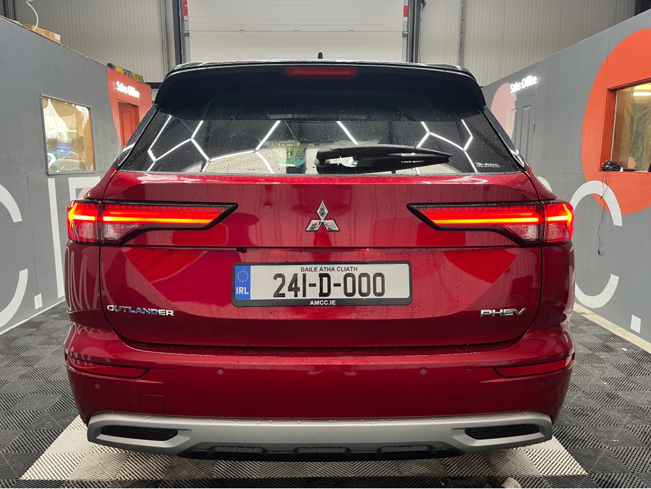 2024 Mitsubishi Outlander - image 3