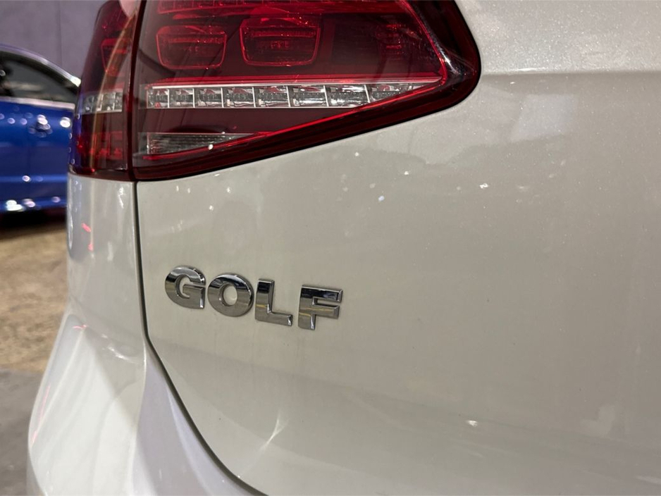 2017 Volkswagen Golf - image 11