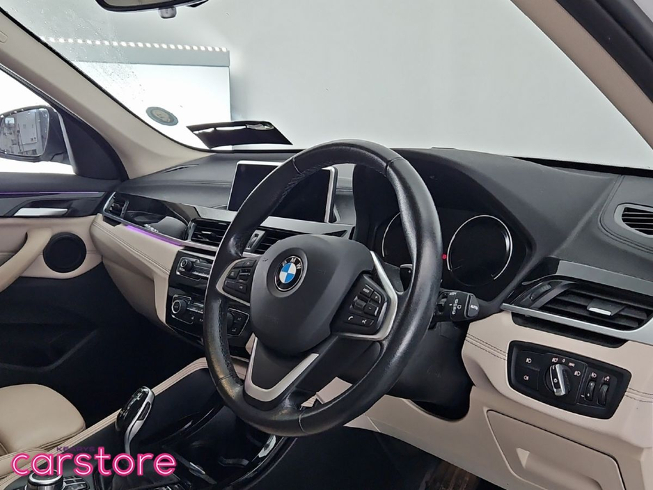 2020 BMW X1 - image 9