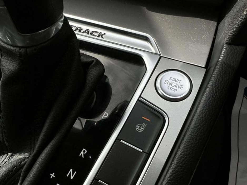 2019 Volkswagen Passat - image 31