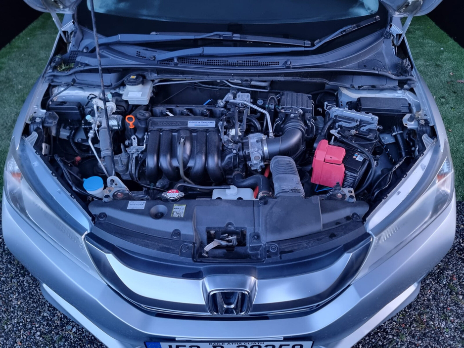 2015 Honda Grace - image 8