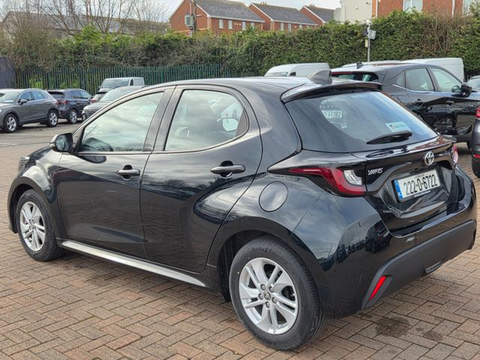 2022 Toyota Yaris - image 3