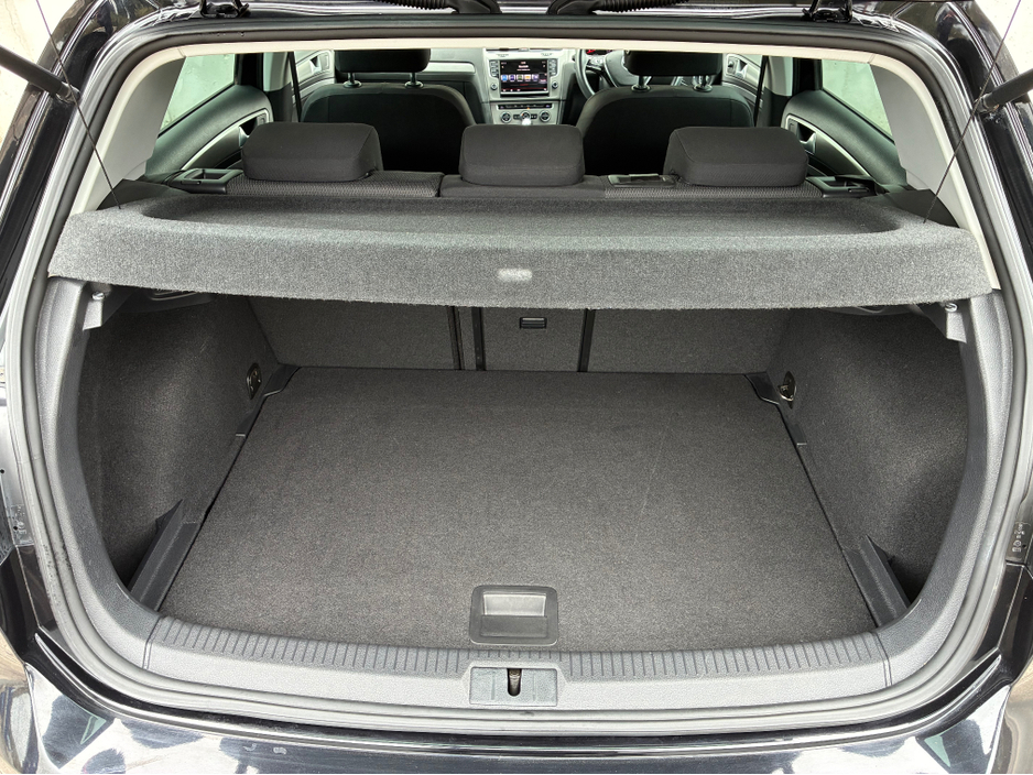 2015 Volkswagen Golf - image 9