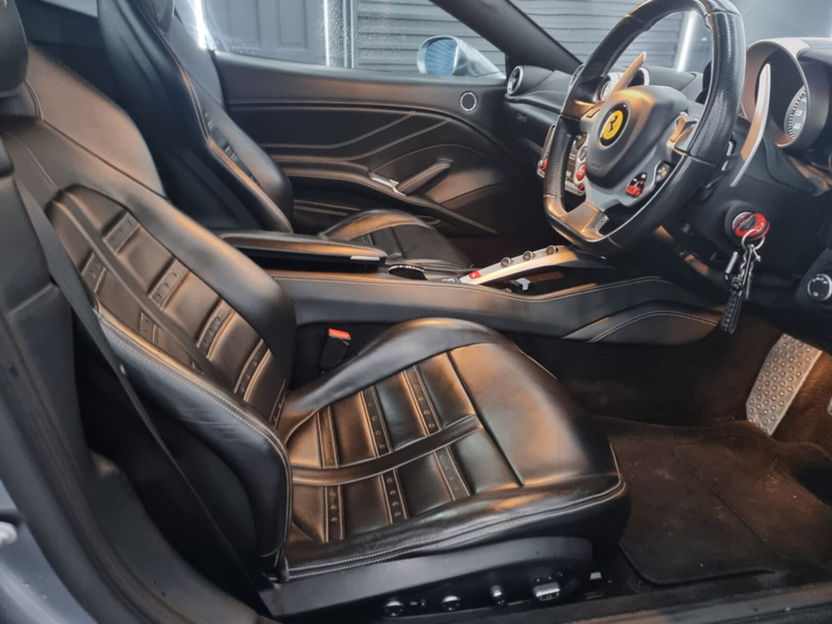 2015 Ferrari California - image 9