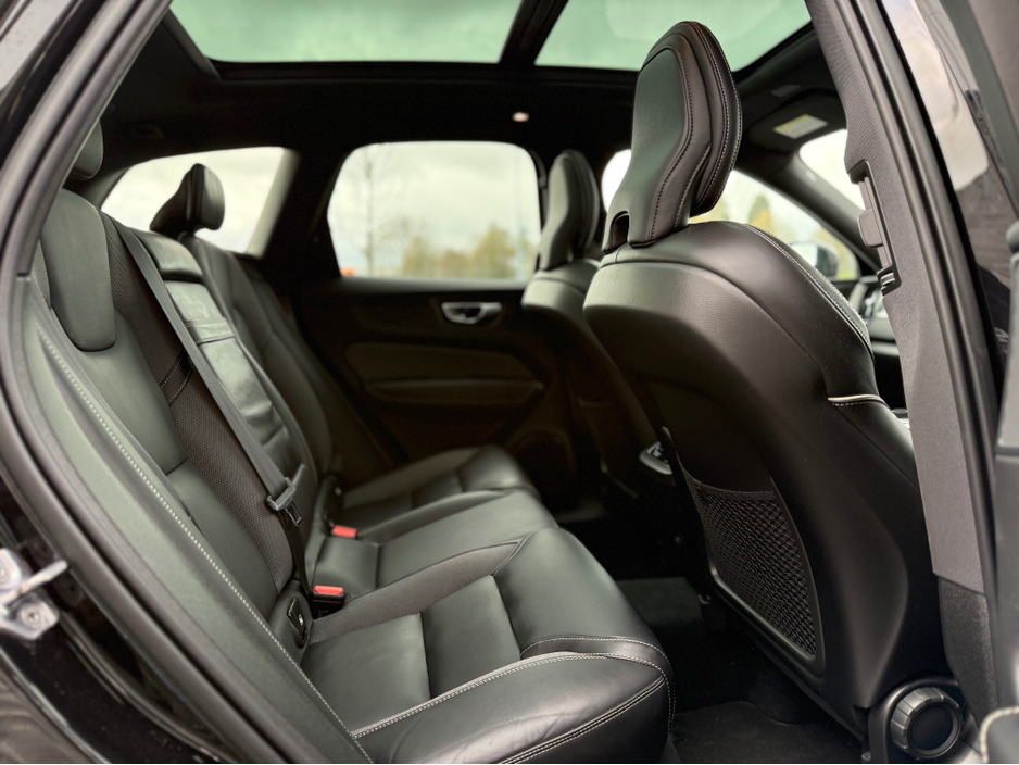 2021 Volvo XC60 - image 14