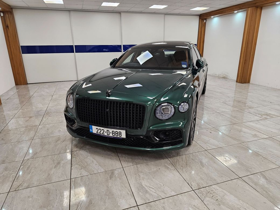 2022 Bentley Flying Spur V6 Hybrid Auto // Racing Green €164,950