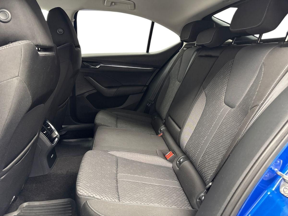 2023 Skoda Octavia - image 10