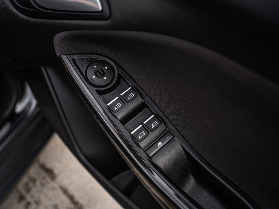 2016 Ford Focus - image 23