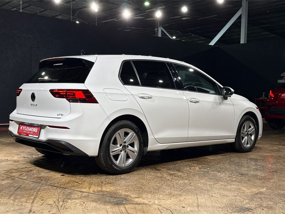2022 Volkswagen Golf - image 3