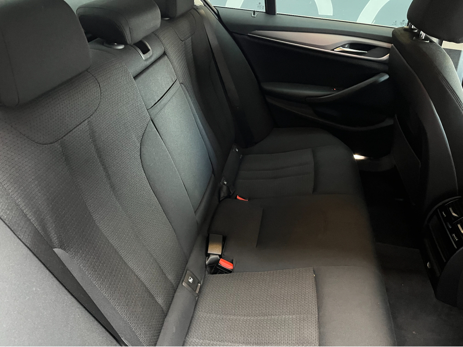 2017 BMW 5 Series - image 15