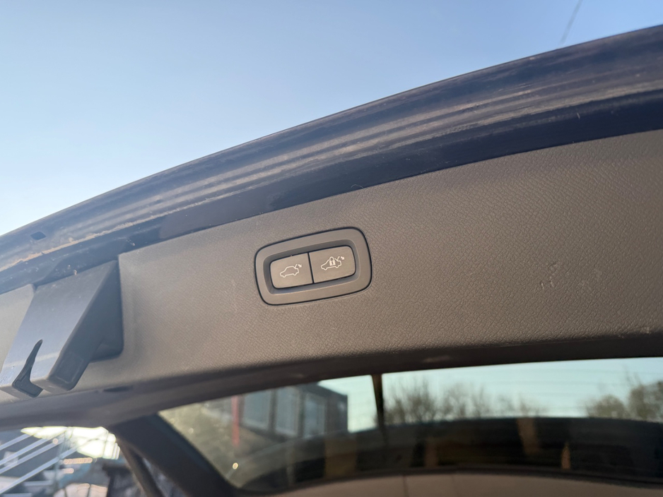 2016 Volvo XC90 - image 21