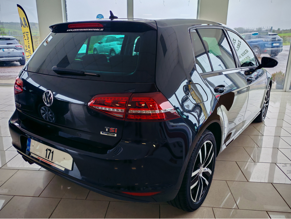 2017 Volkswagen Golf - image 3