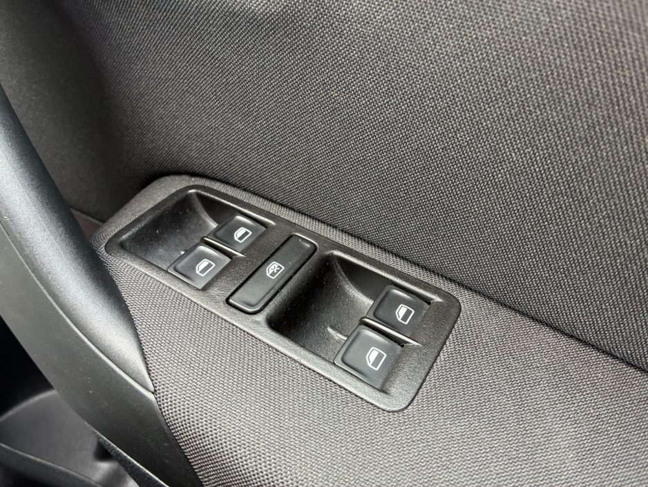 2015 Volkswagen Polo - image 15