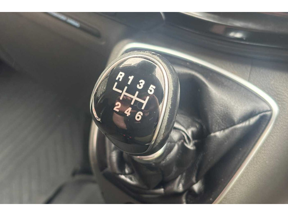 2022 Ford Transit - image 15