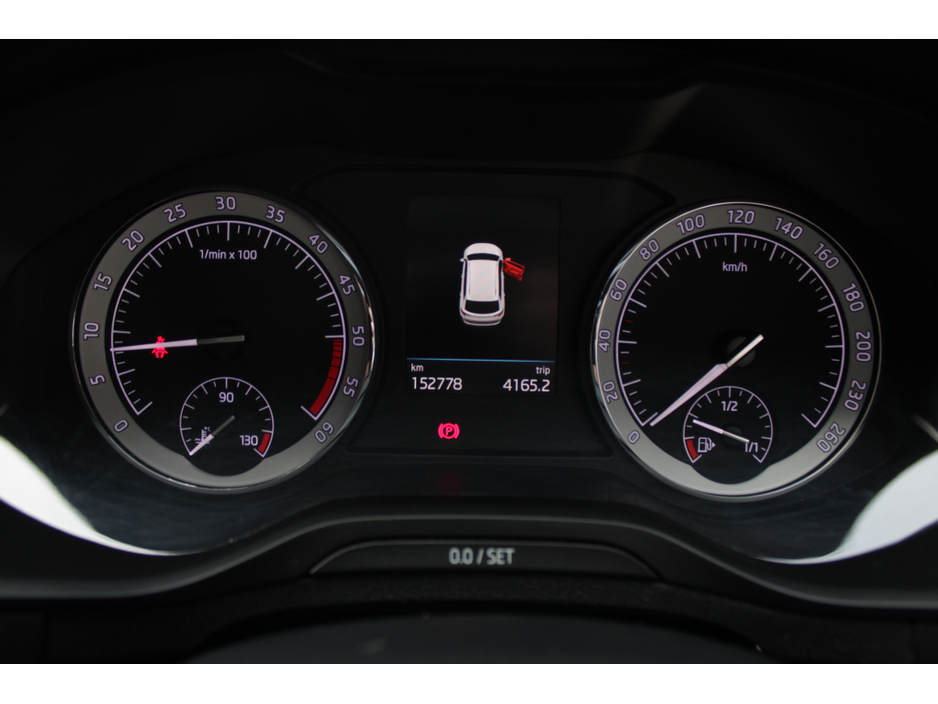 2020 Skoda Karoq - image 12