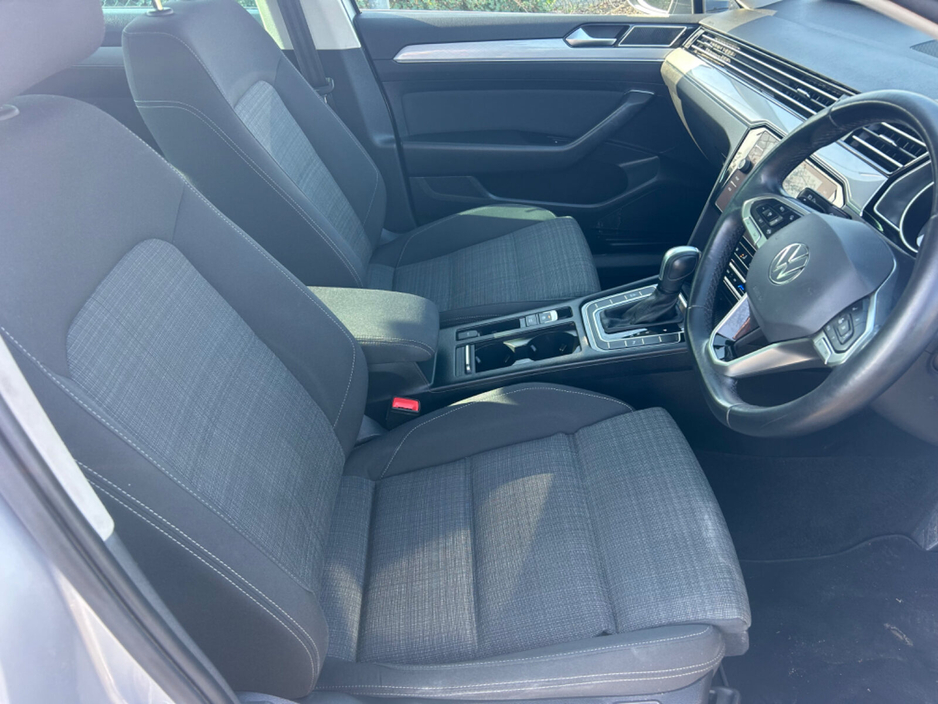2022 Volkswagen Passat - image 10