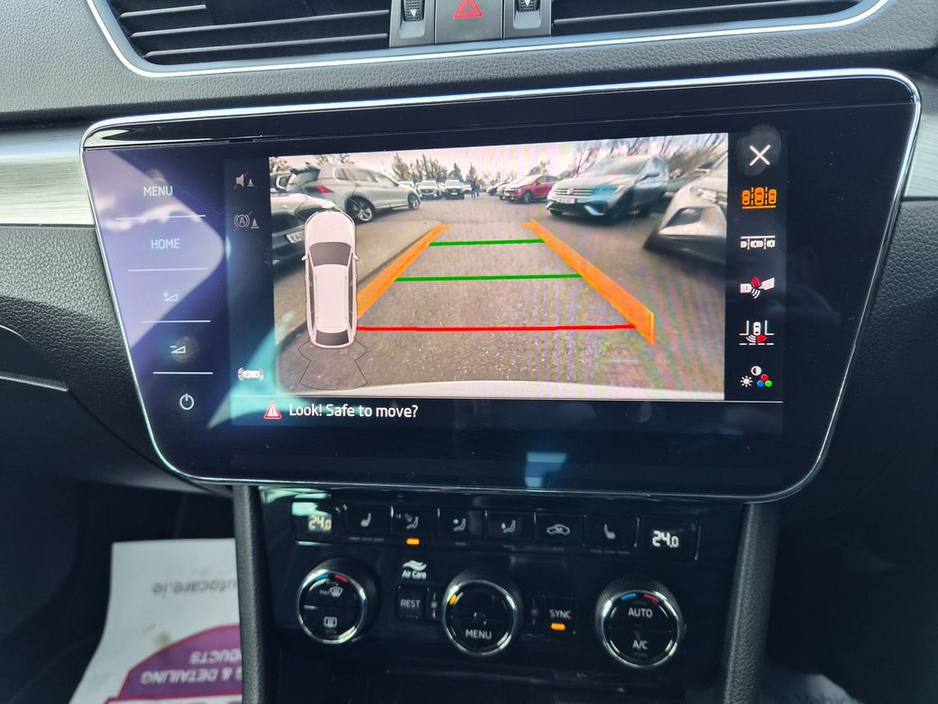 2019 Skoda Superb - image 10