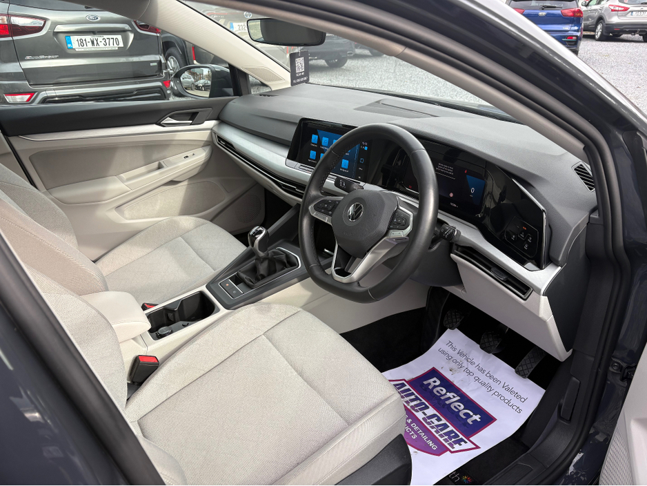 2022 Volkswagen Golf - image 12