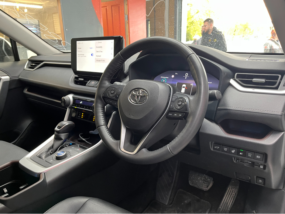 2023 Toyota Rav4 - image 10