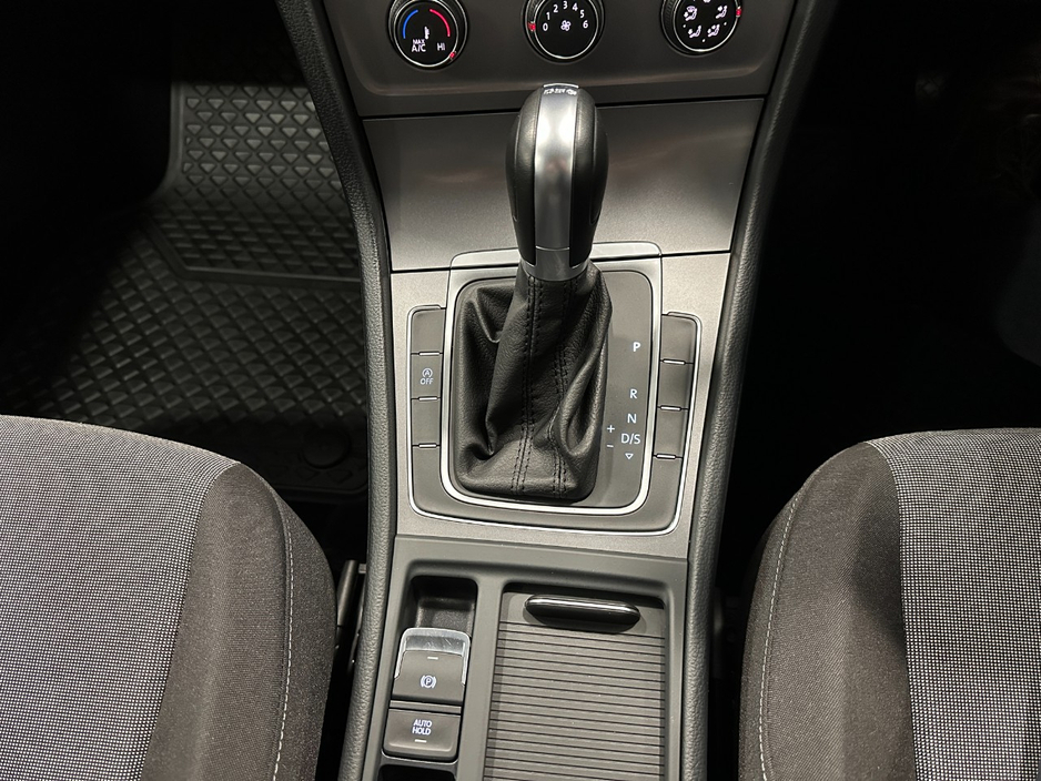 2014 Volkswagen Golf - image 28