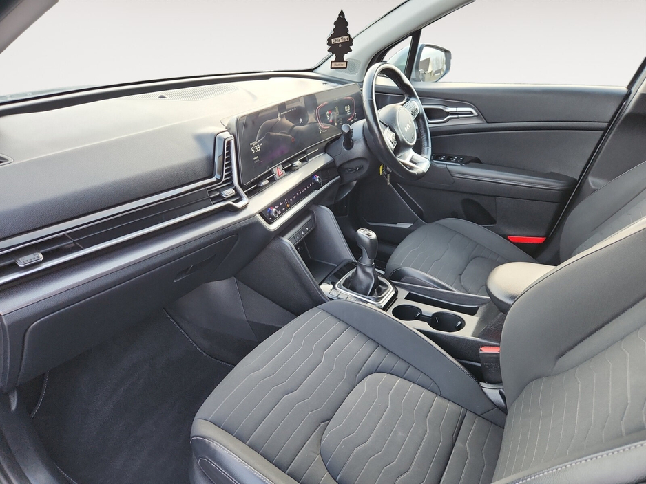 2022 Kia Sportage - image 10