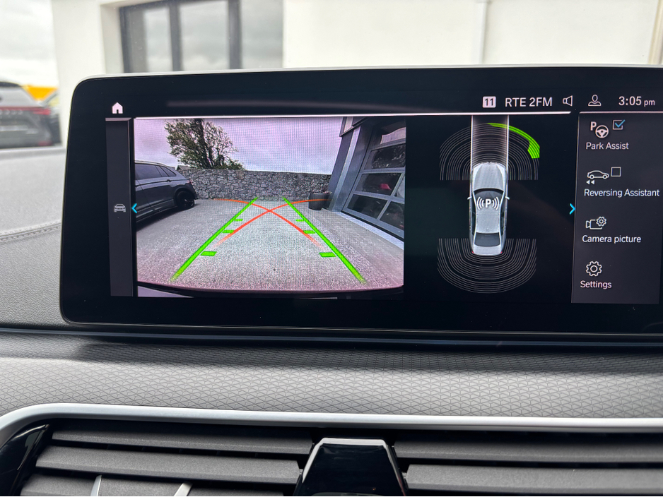 2022 BMW 5 Series - image 23