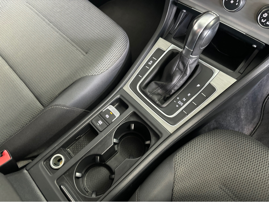 2014 Volkswagen Golf - image 12