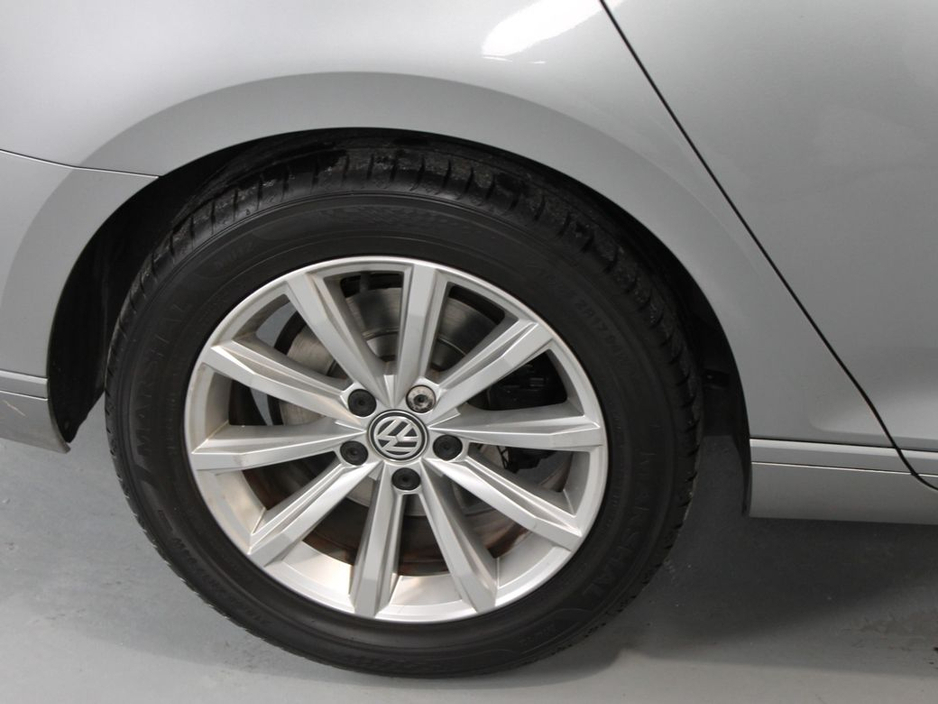 2019 Volkswagen Passat - image 28