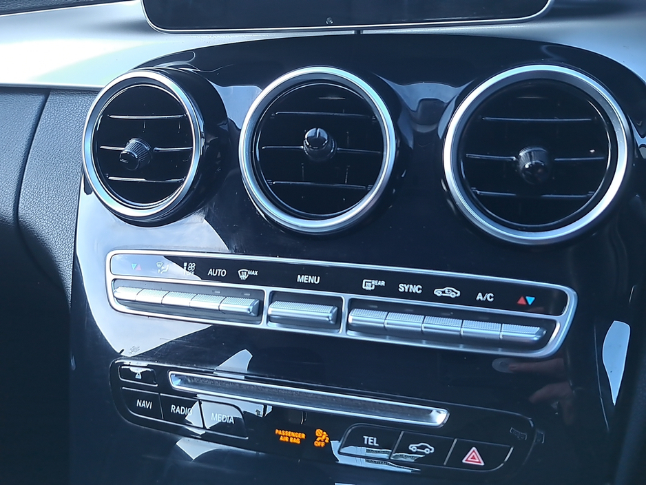 2018 Mercedes-Benz C Class Executive SE with full leather seats, 2.0 diesel saloon. €17,950