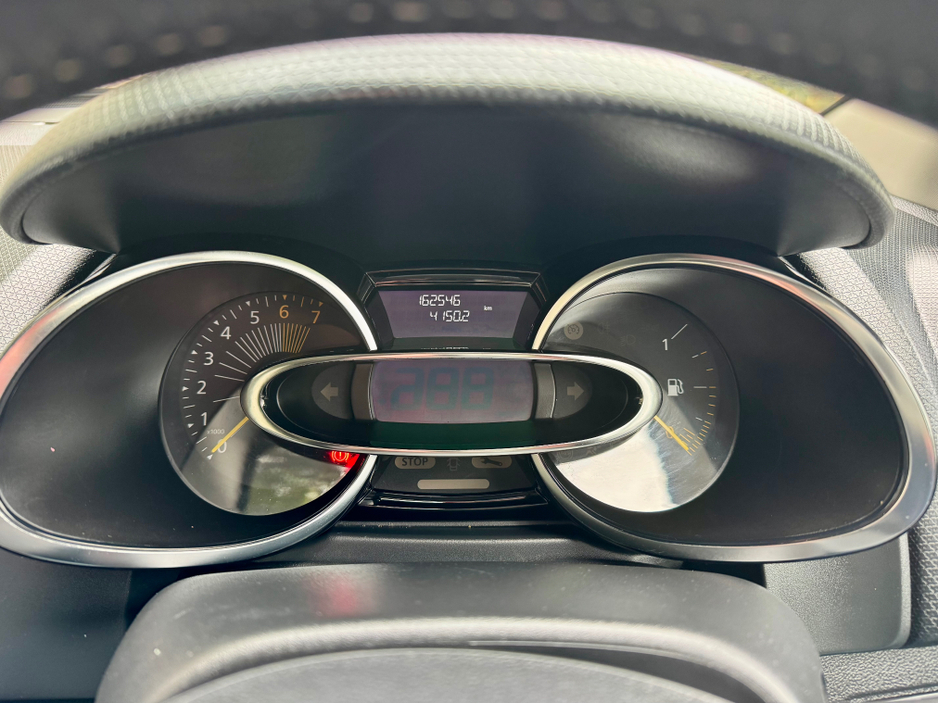 2016 Renault Clio - image 20