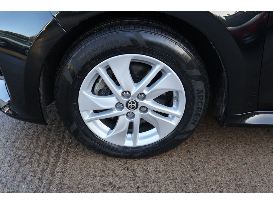 2023 Toyota Yaris HYBRID LUNA 4DR AUTO Great Spec 12 Months Warranty €18,495