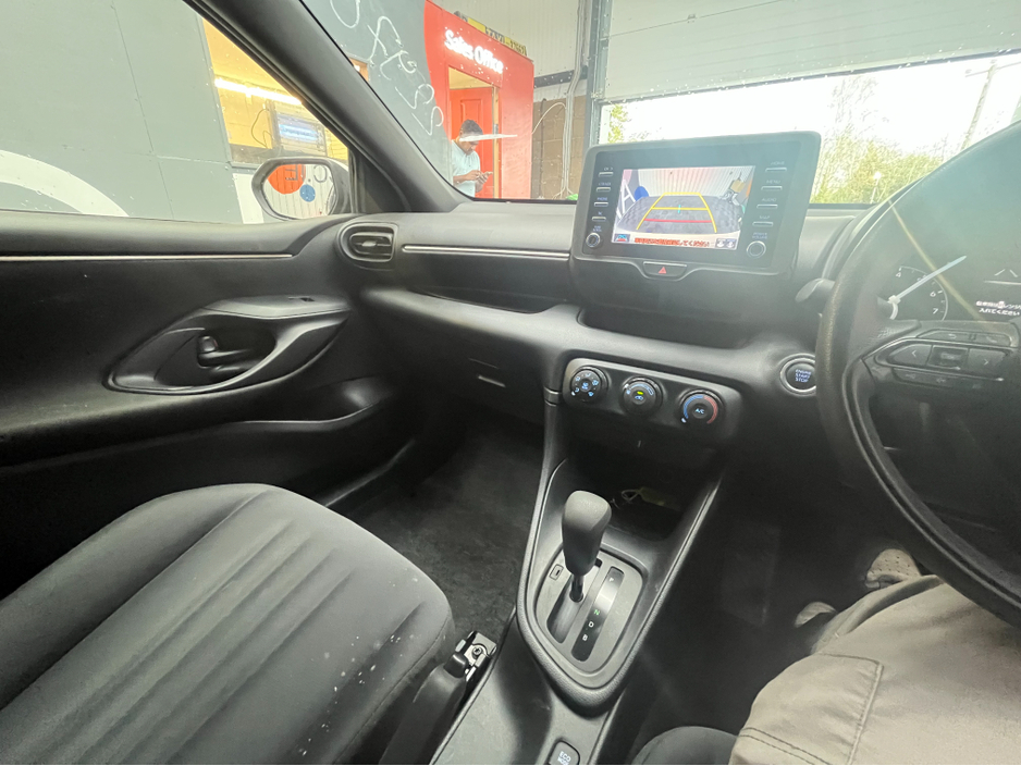 2020 Toyota Yaris - image 11