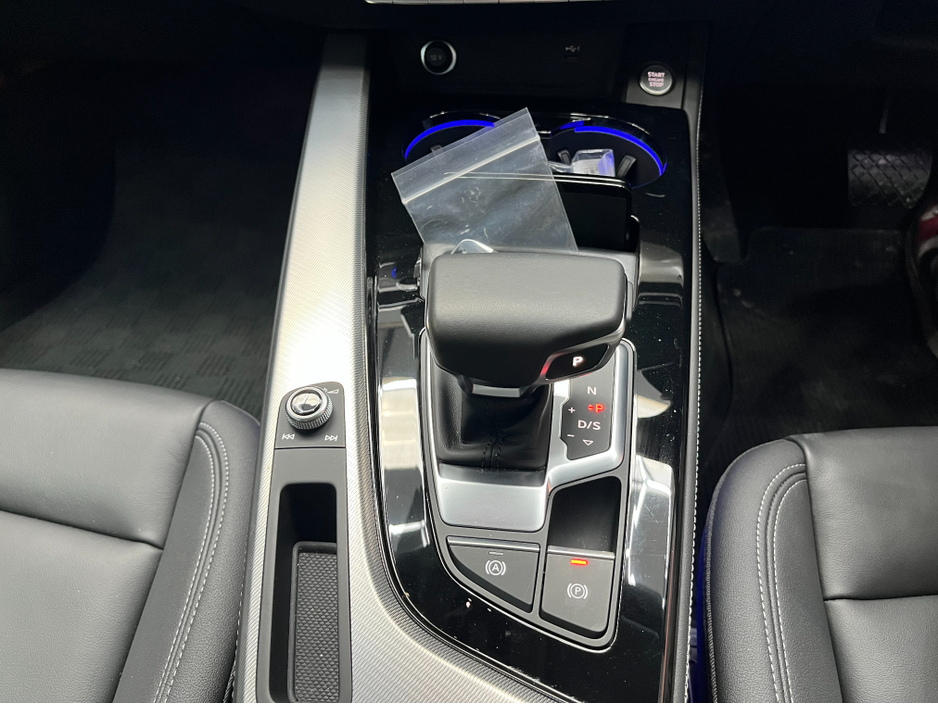 2024 Audi A4 2024 AUDI A4 40TDI QUATTRO ADVANCED 2.0 AUTOMATIC / CRUISE CONTROL / ELECTRIC MEMORY & HEATED SEATS / PADDLE SHIFTERS / APPLE CARPLAY / AMBIEN TLIGHTS