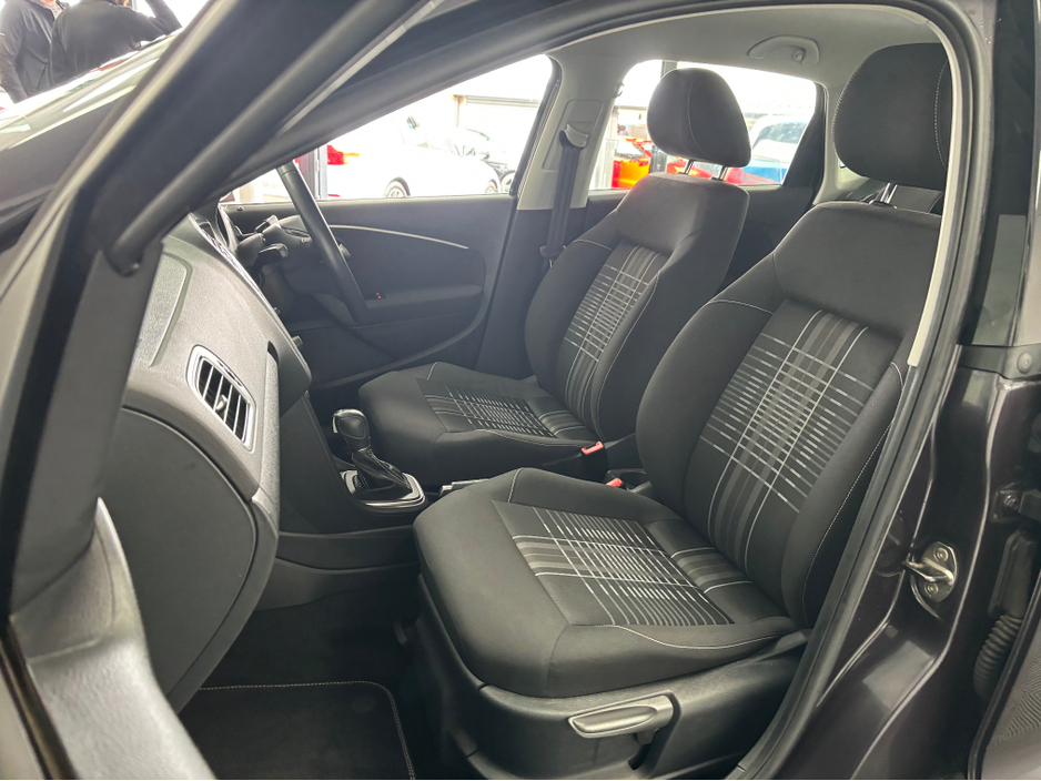 2015 Volkswagen Polo - image 12